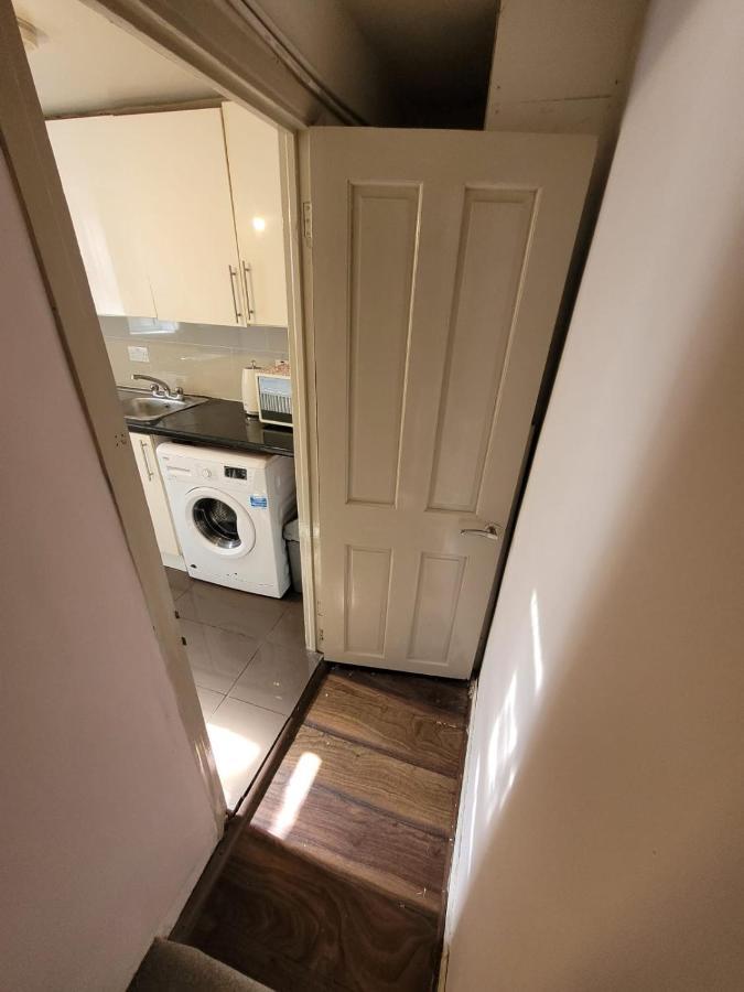 43 Kimberly Road Apartment London Exterior photo