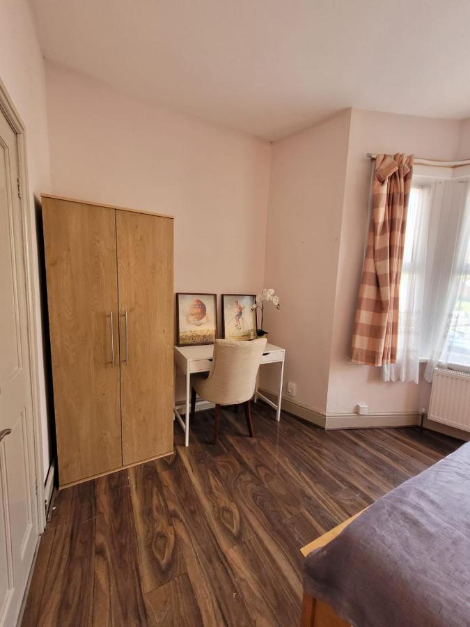 43 Kimberly Road Apartment London Exterior photo
